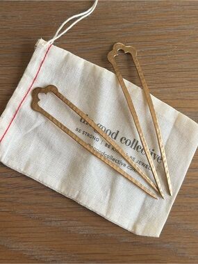 Good Collective Set of Bronze Hairpins